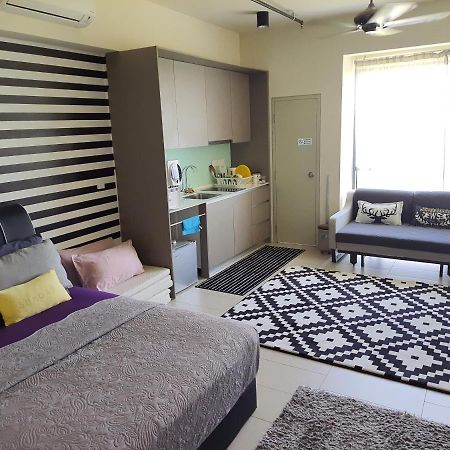 Mufasa Suites At Tamarind Suites With Wifi Netflix Coway Level 8 Сайберджая Экстерьер фото